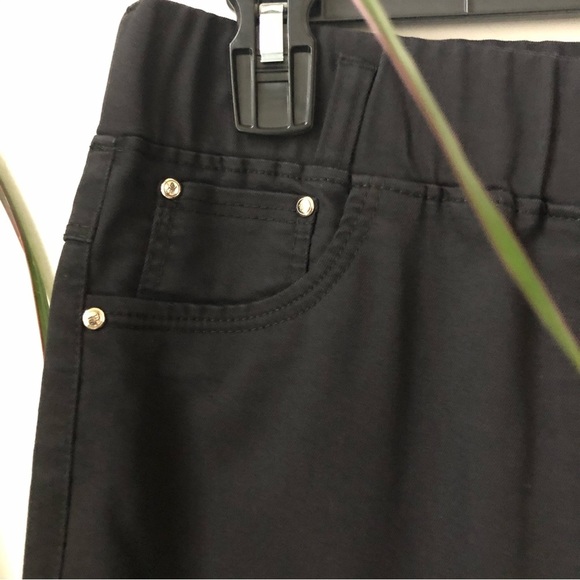 EXTENZI Women’s Black Bermuda Shorts Embroidered Hem Soft Grunge Size 44 - Picture 5 of 8